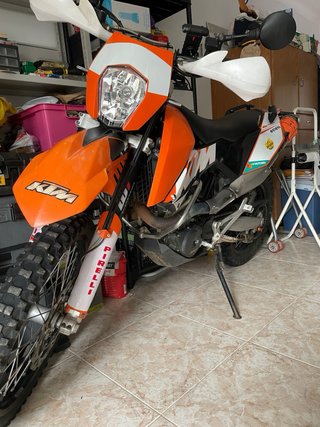 KTM 690 Enduro con Kit Rally Adventure