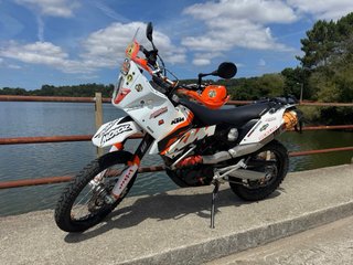 KTM 690 Enduro con Kit Rally Adventure