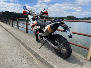 KTM 690 Enduro con Kit Rally Adventure