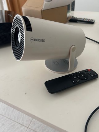 Proyector y pantalla