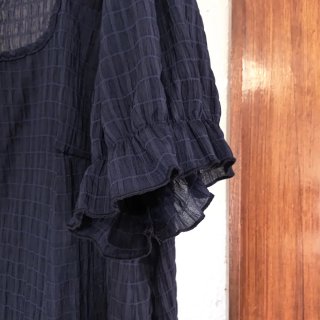 Camisa azul con volantes
