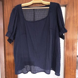 Camisa azul con volantes