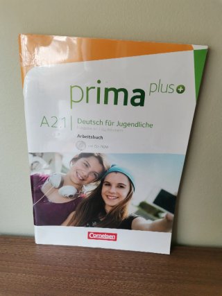Prima plus A2.1. Arbeitsbuch. Dos libros
