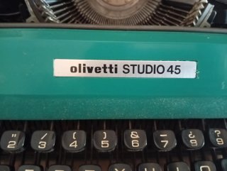Máquina de escribir Olivetti Studio 45