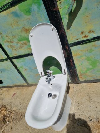 Bidé antiguo de cerámica