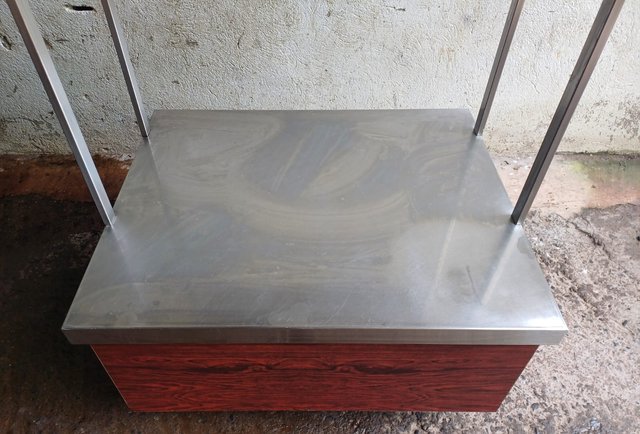 Mueble buffet inoxidable platos cubiertos