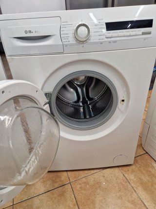 Nevera Hisense y Lavadora Blanca