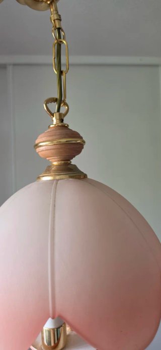 Lámpara cristal y madera en color rosa y dorada