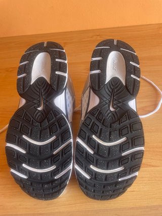 Deportivas Nike Talla 40 Plata y Blanco