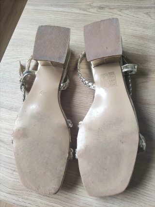 Sandalias doradas mujer