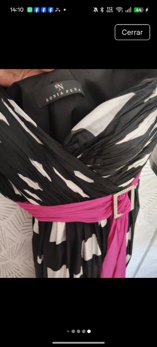 Vestido de gala negro y rosa