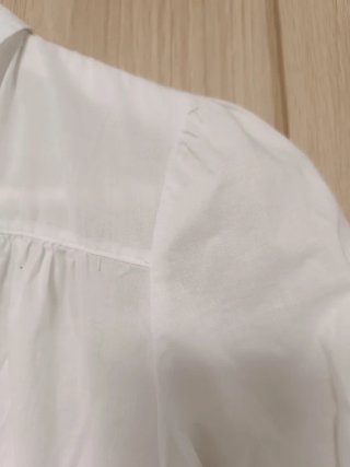 Camisa blanca de manga larga