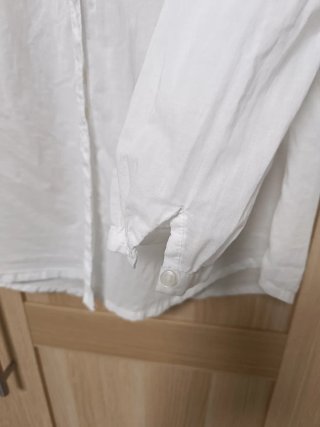 Camisa blanca de manga larga