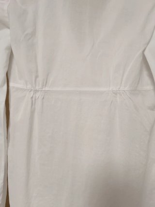 Camisa blanca de manga larga