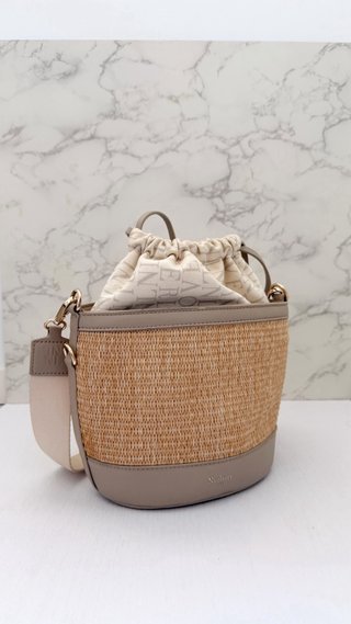 Bolso bucket Naulover PP y rafia