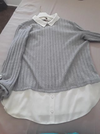 Camisa elegante gris y blanca
