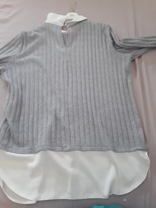 Camisa elegante gris y blanca