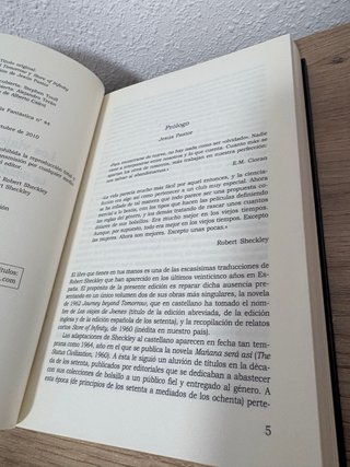 Los viajes de Joenes; La tienda de los mundos