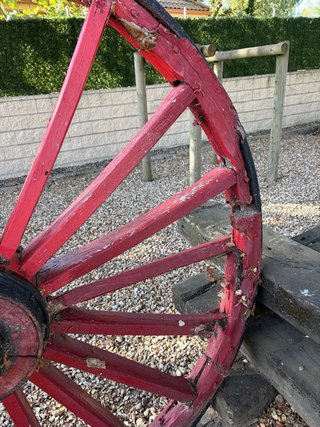 Ruedas de Carro de Bueyes Rojas