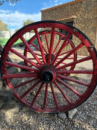 Ruedas de Carro de Bueyes Rojas
