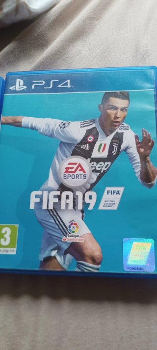Juegos PS4: FIFA 19, FIFA 22, PES 2017, Ratchet &