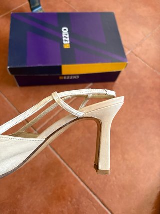 Zapatos Ezzio Beige Tacon Fiesta