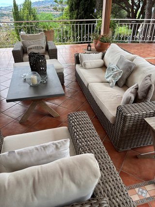 Conjunto Exterior: Sofá, 2 Sillones, Puf y Mesa