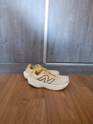 Zapatillas New Balance 1080 Beige/Amarillo
