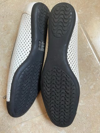Manoletinas Geox Blancas y Negras
