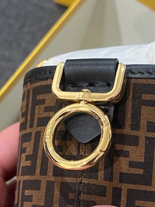 Fendi x 24Bottles Botella 500ml y funda