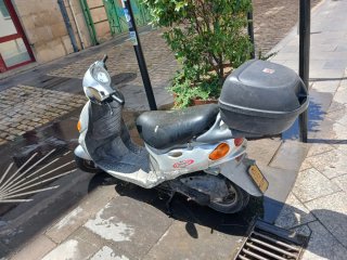 Scooter Daelim Plata y Negra