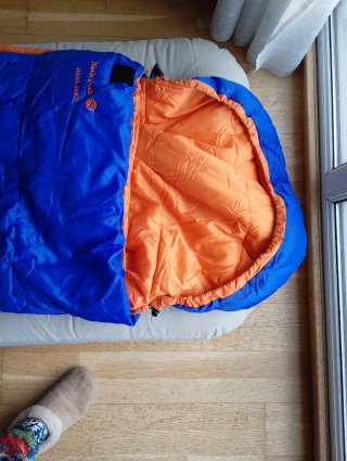 Saco de dormir azul y naranja. Largo 159 hasta cap
