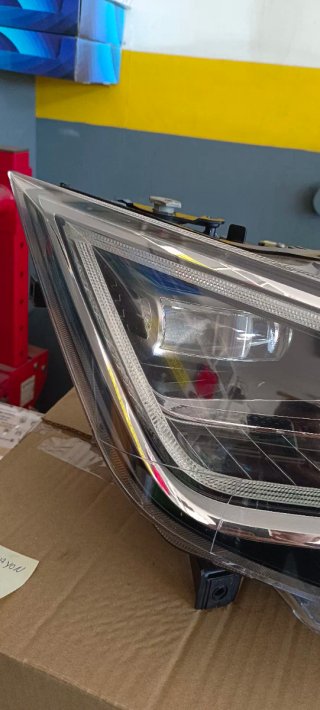 Faro Seat Ibiza V Hayon Derecho