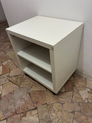 Mobiletto/Comodino Bianco con Ruote e Ripiano
