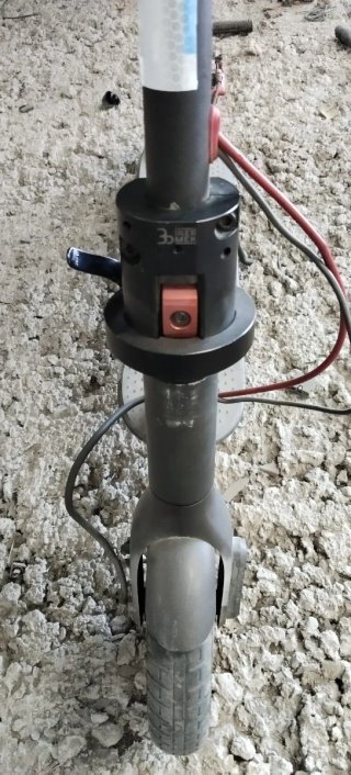 Patinete eléctrico gris