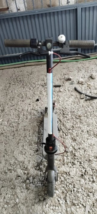 Patinete eléctrico gris