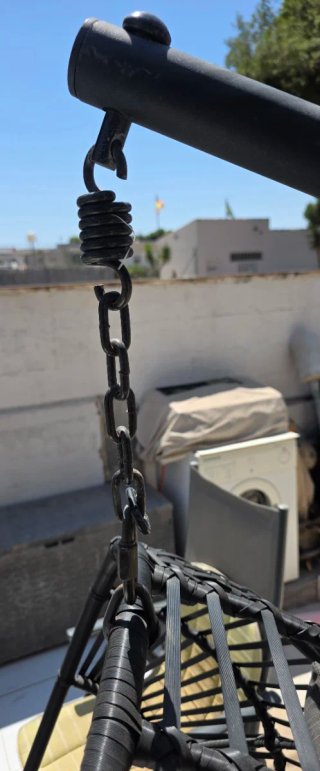 Silla Huevo Exterior Negra como nueva de mimbre.