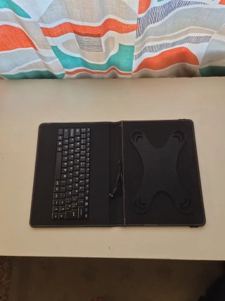 Funda con teclado negro