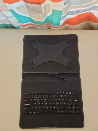Funda con teclado negro