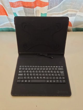 Funda con teclado negro
