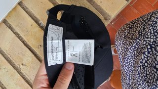 Gorra deportiva On negra