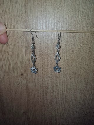 Pendientes largos bisutería flor plata+colgante