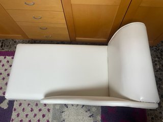 Diván / Chaise longue polipiel blanco