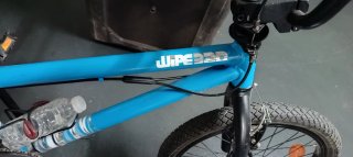 Bicicleta BMX azul para niños