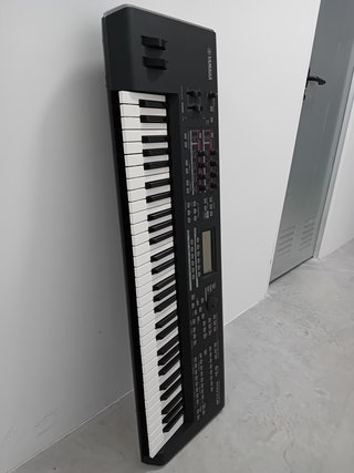 Piano Yamaha MOX6