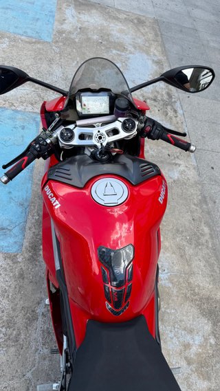 Ducati Panigale V4 Roja