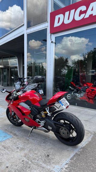 Ducati Panigale V4 Roja