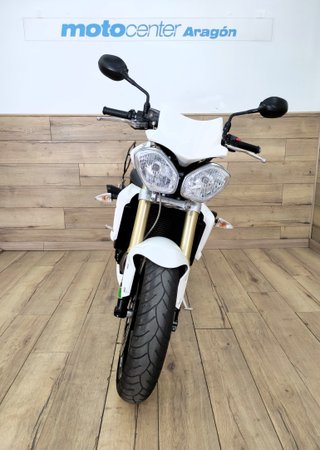TRIUMPH STREET TRIPLE 675