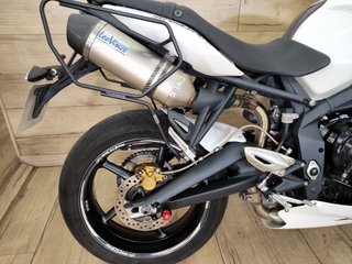 TRIUMPH STREET TRIPLE 675