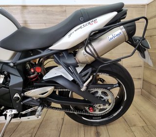 TRIUMPH STREET TRIPLE 675